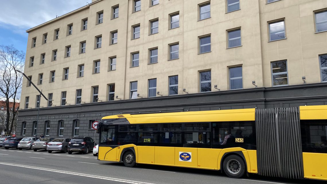 Przystanek”Plac Piastów 3″ już czynny. Jakie autobusy się tam zatrzymują?